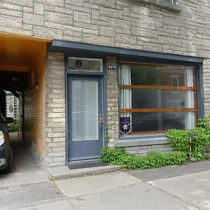 à Coté , Montréal Canada